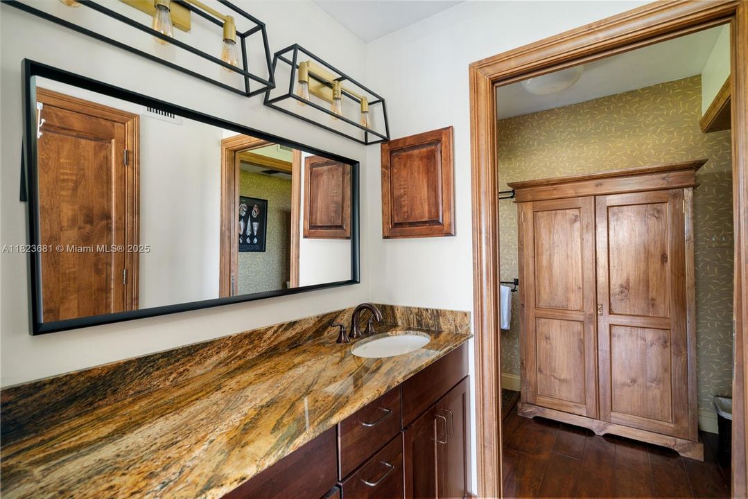 En Venta: $1,465,000 (2 camas, 2 baños, 1838 Pies cuadrados)