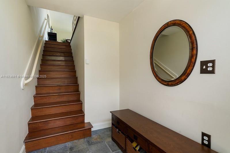 En Venta: $1,465,000 (2 camas, 2 baños, 1838 Pies cuadrados)