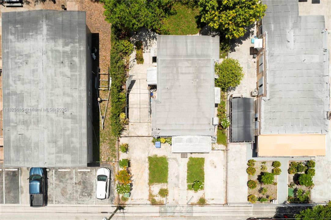 待售: $2,000,000 (2 贝兹, 1 浴室, 1172 平方英尺)