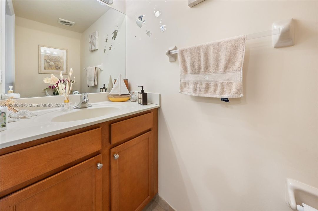 Недавно продано: $345,000 (2 спален, 2 ванн, 1224 Квадратных фут)