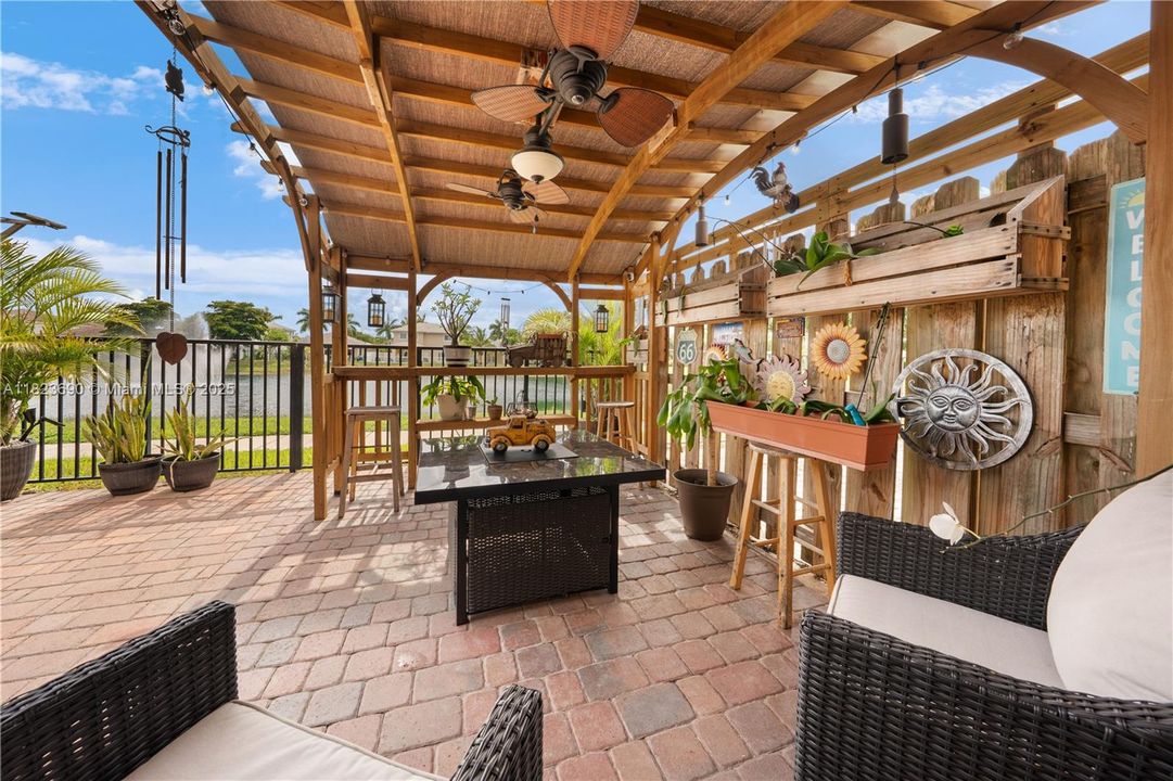 Недавно продано: $345,000 (2 спален, 2 ванн, 1224 Квадратных фут)