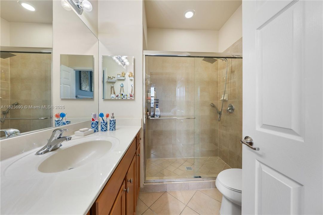 Недавно продано: $345,000 (2 спален, 2 ванн, 1224 Квадратных фут)