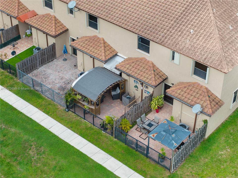 Недавно продано: $345,000 (2 спален, 2 ванн, 1224 Квадратных фут)