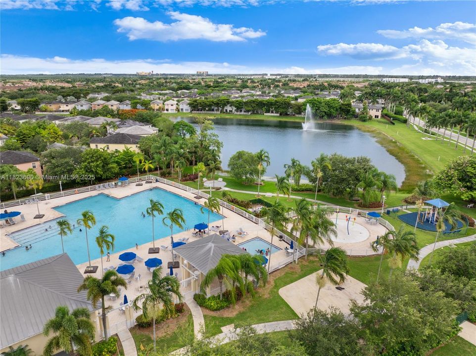 Недавно продано: $345,000 (2 спален, 2 ванн, 1224 Квадратных фут)