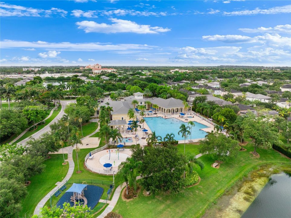 Недавно продано: $345,000 (2 спален, 2 ванн, 1224 Квадратных фут)