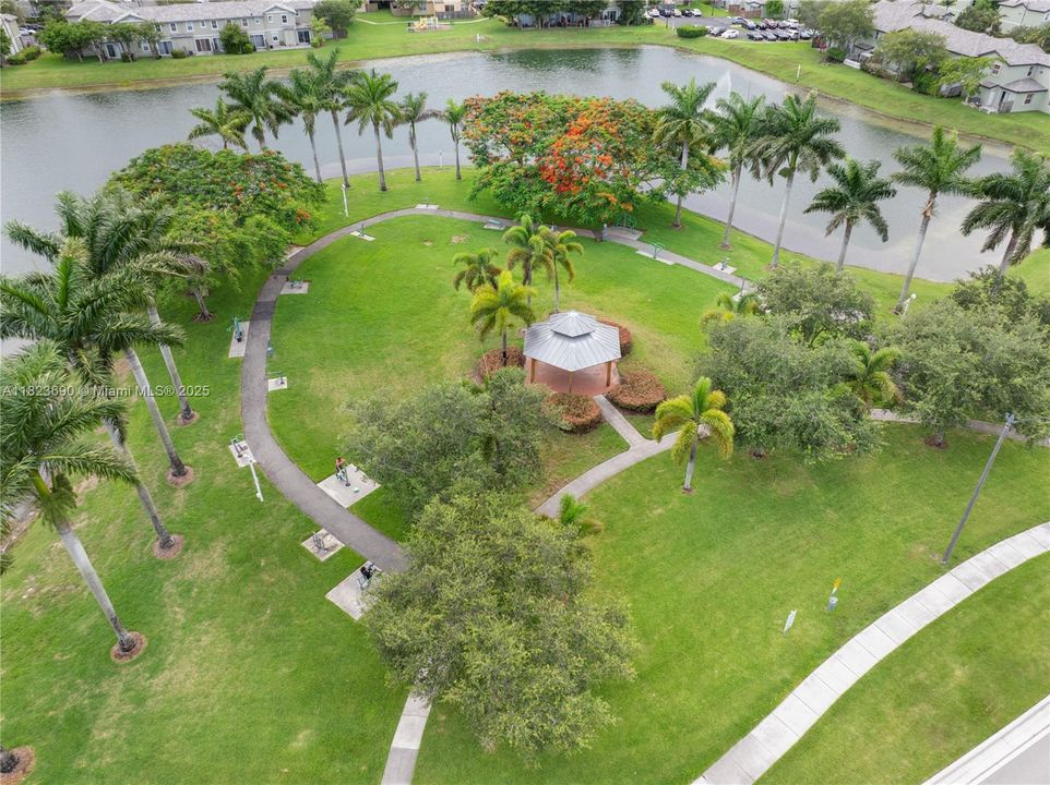 Недавно продано: $345,000 (2 спален, 2 ванн, 1224 Квадратных фут)