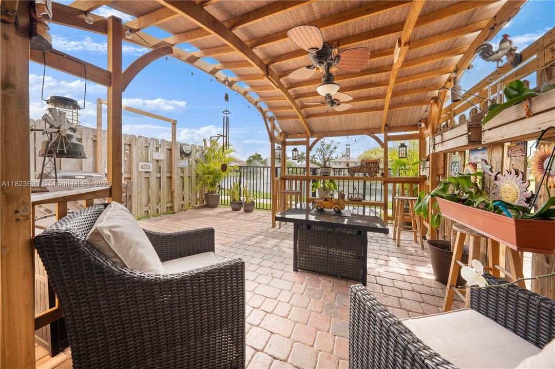 Недавно продано: $345,000 (2 спален, 2 ванн, 1224 Квадратных фут)