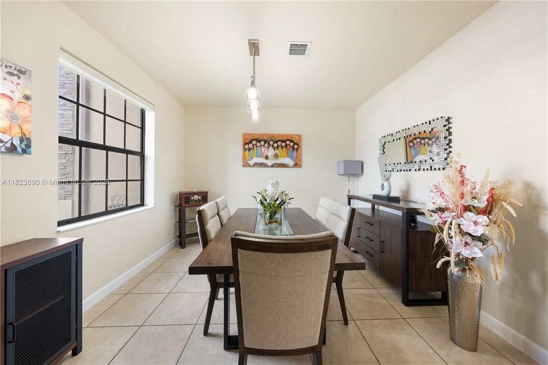 Недавно продано: $345,000 (2 спален, 2 ванн, 1224 Квадратных фут)