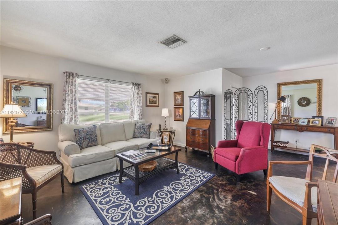 Недавно продано: $215,000 (2 спален, 1 ванн, 1117 Квадратных фут)