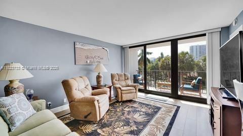 Recently Sold: $310,000 (2 beds, 2 baths, 1130 Square Feet)