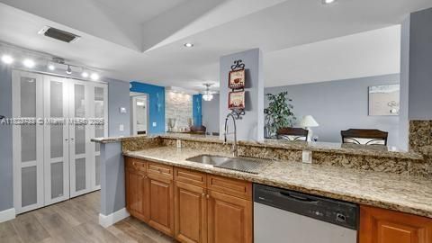 Recently Sold: $310,000 (2 beds, 2 baths, 1130 Square Feet)