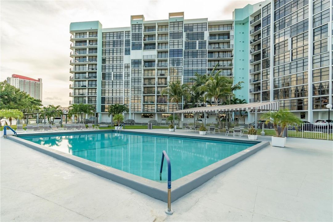 Recently Sold: $310,000 (2 beds, 2 baths, 1130 Square Feet)