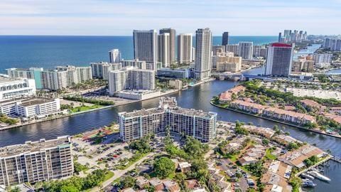 Recently Sold: $310,000 (2 beds, 2 baths, 1130 Square Feet)