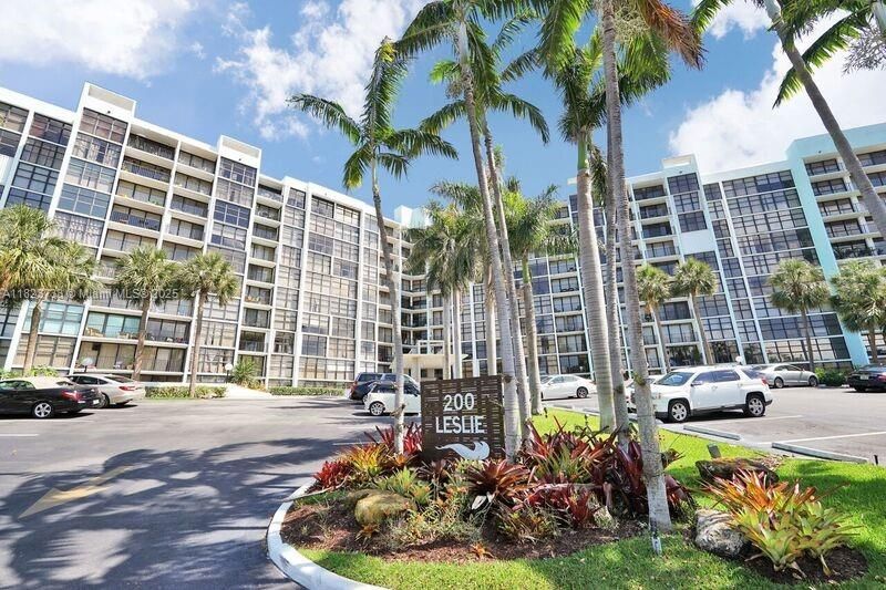 Recently Sold: $310,000 (2 beds, 2 baths, 1130 Square Feet)