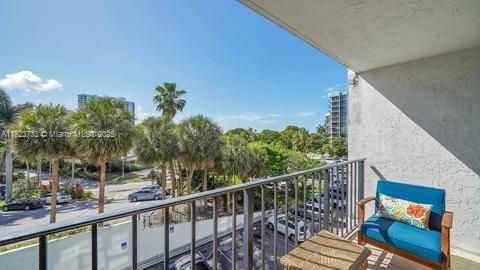 Recently Sold: $310,000 (2 beds, 2 baths, 1130 Square Feet)