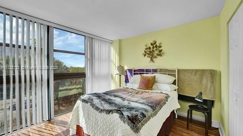 Recently Sold: $310,000 (2 beds, 2 baths, 1130 Square Feet)