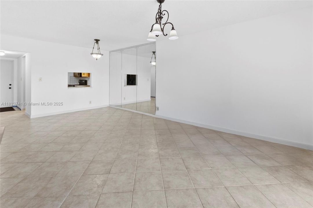 待售: $140,000 (2 贝兹, 2 浴室, 930 平方英尺)