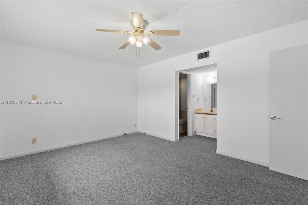 待售: $140,000 (2 贝兹, 2 浴室, 930 平方英尺)