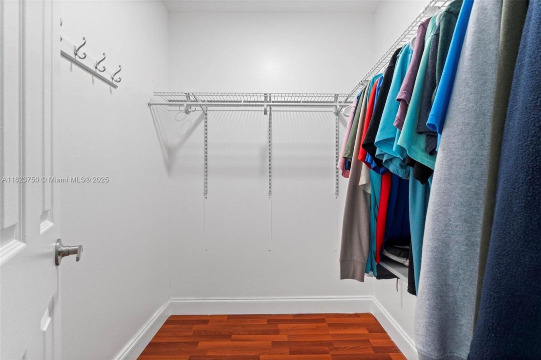 For Sale: $148,900 (1 beds, 1 baths, 900 Square Feet)