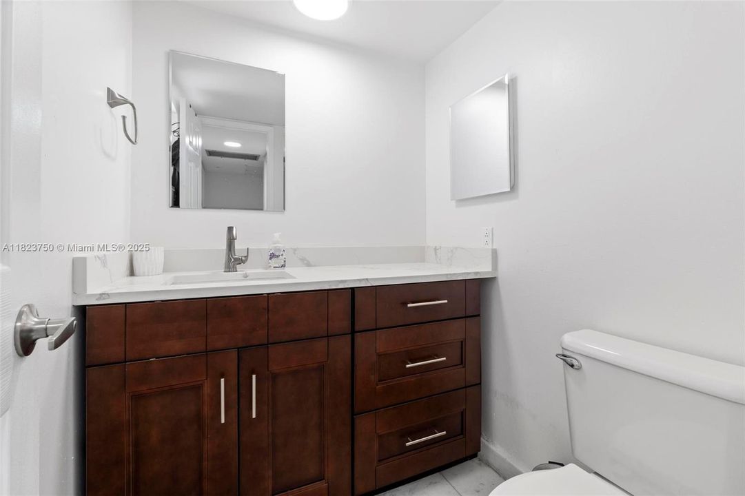 For Sale: $148,900 (1 beds, 1 baths, 900 Square Feet)