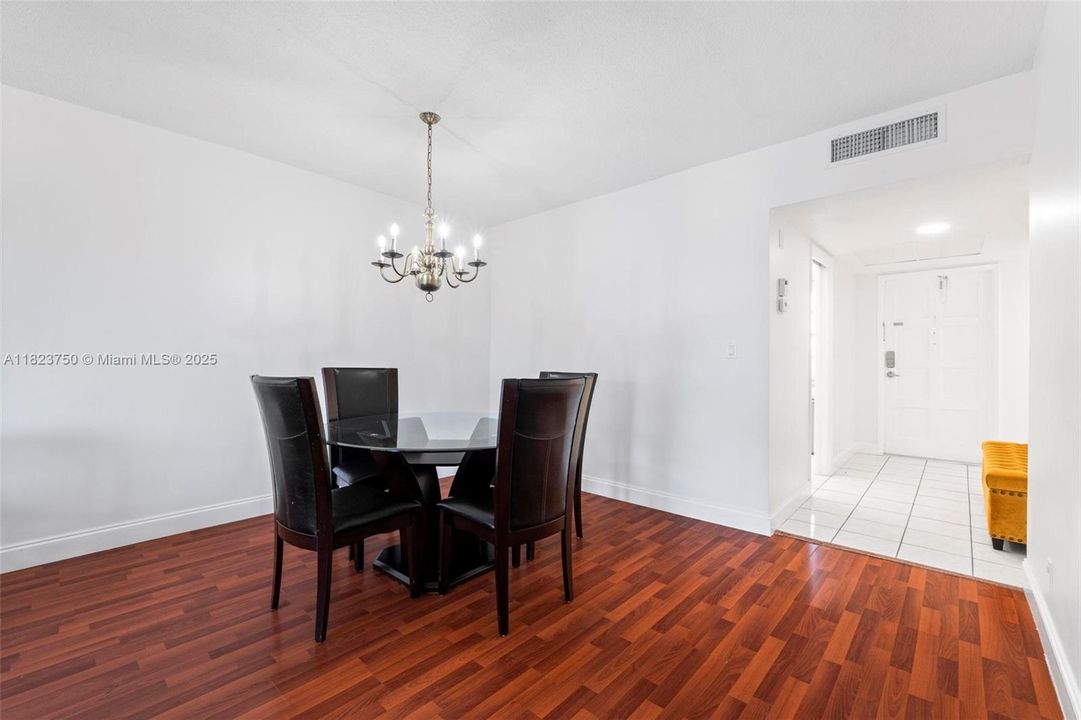 For Sale: $148,900 (1 beds, 1 baths, 900 Square Feet)