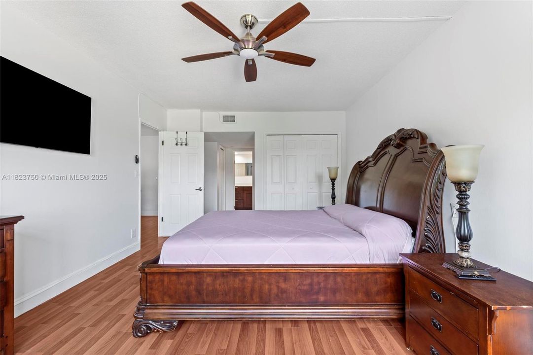 For Sale: $148,900 (1 beds, 1 baths, 900 Square Feet)