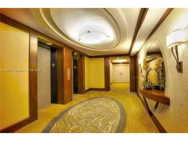 Recently Rented: $3,590 (1 beds, 1 baths, 1042 Square Feet)