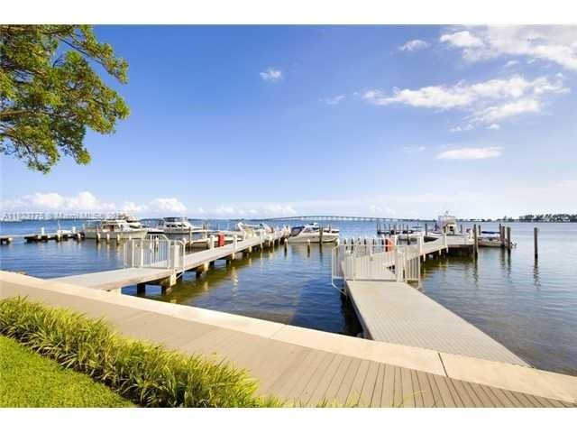 Recently Rented: $3,590 (1 beds, 1 baths, 1042 Square Feet)