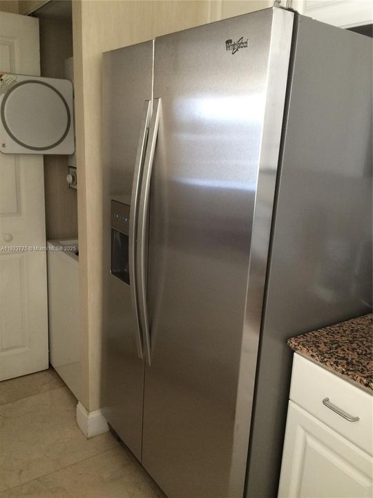 Recently Rented: $3,590 (1 beds, 1 baths, 1042 Square Feet)