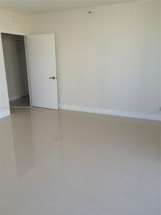 Recently Rented: $3,590 (1 beds, 1 baths, 1042 Square Feet)