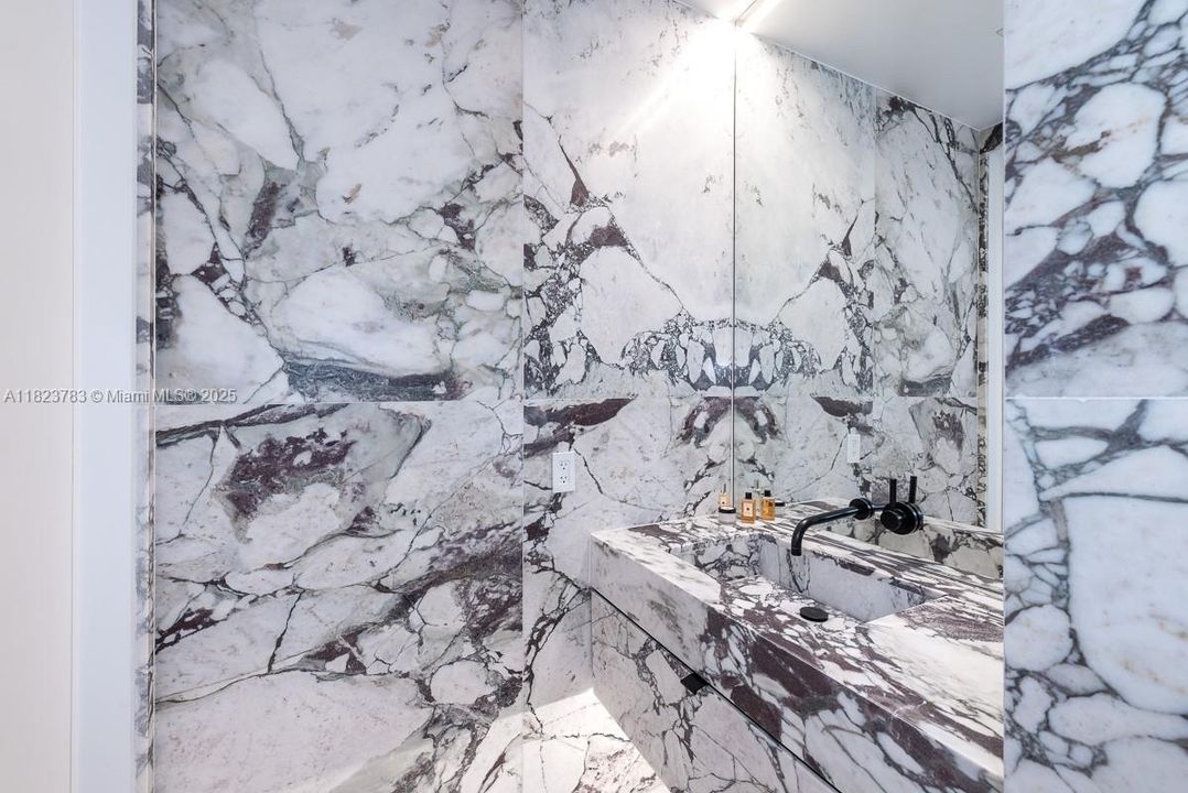 На продажу: $4,400,000 (3 спален, 3 ванн, 2496 Квадратных фут)