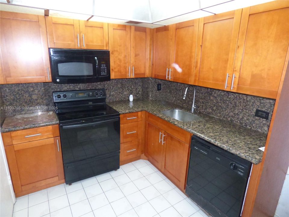 Activo con contrato: $254,900 (1 camas, 1 baños, 1046 Pies cuadrados)