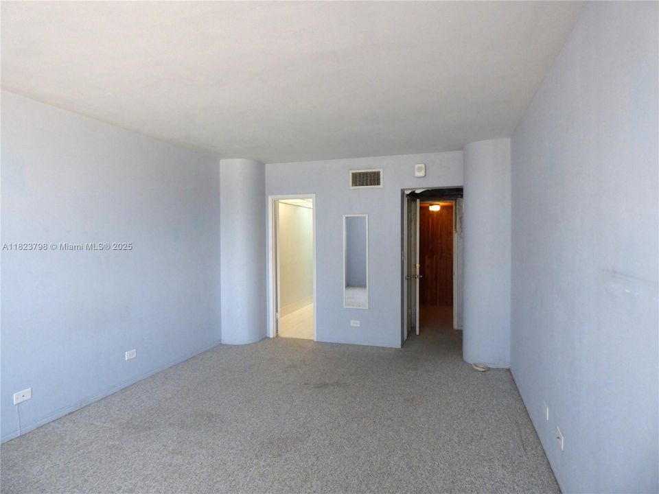 Activo con contrato: $254,900 (1 camas, 1 baños, 1046 Pies cuadrados)