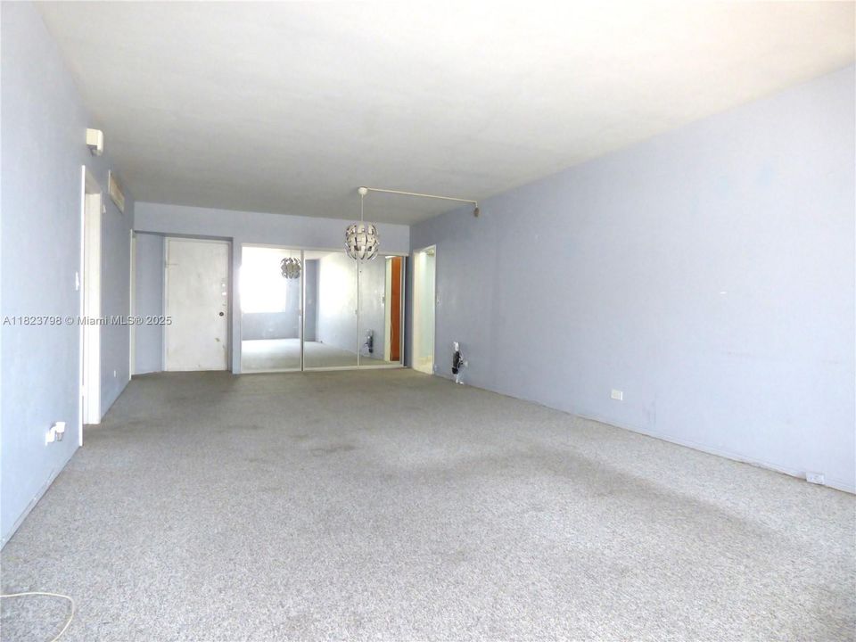 Activo con contrato: $254,900 (1 camas, 1 baños, 1046 Pies cuadrados)