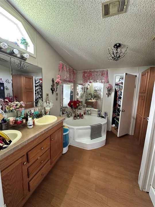 En Venta: $299,999 (4 camas, 2 baños, 0 Pies cuadrados)