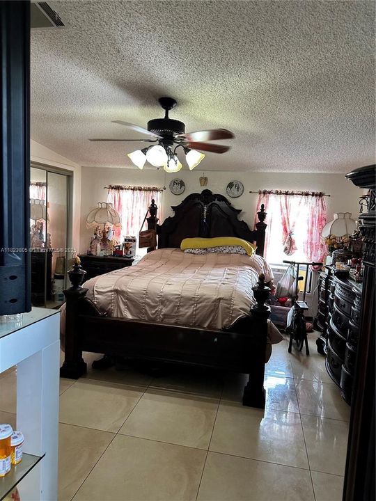 En Venta: $299,999 (4 camas, 2 baños, 0 Pies cuadrados)