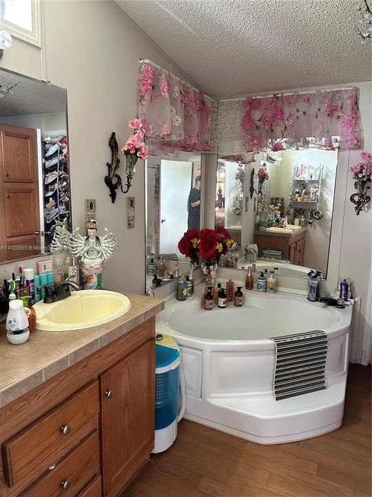 En Venta: $299,999 (4 camas, 2 baños, 0 Pies cuadrados)