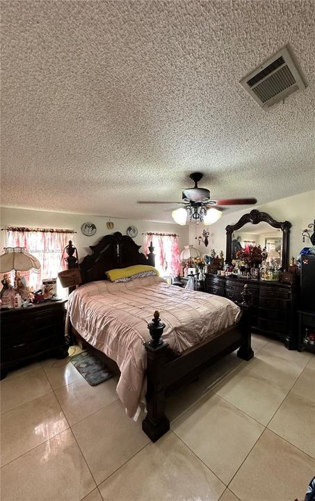 En Venta: $299,999 (4 camas, 2 baños, 0 Pies cuadrados)