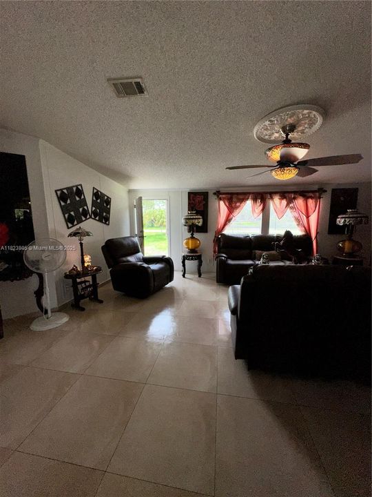 En Venta: $299,999 (4 camas, 2 baños, 0 Pies cuadrados)