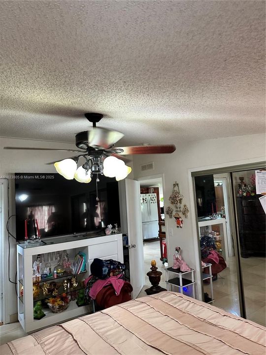 En Venta: $299,999 (4 camas, 2 baños, 0 Pies cuadrados)