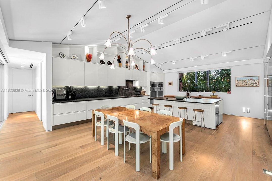 En Venta: $11,250,000 (4 camas, 3 baños, 5656 Pies cuadrados)