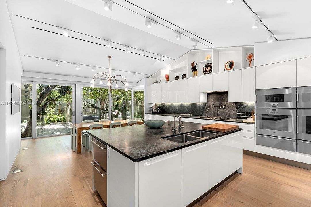 En Venta: $11,250,000 (4 camas, 3 baños, 5656 Pies cuadrados)