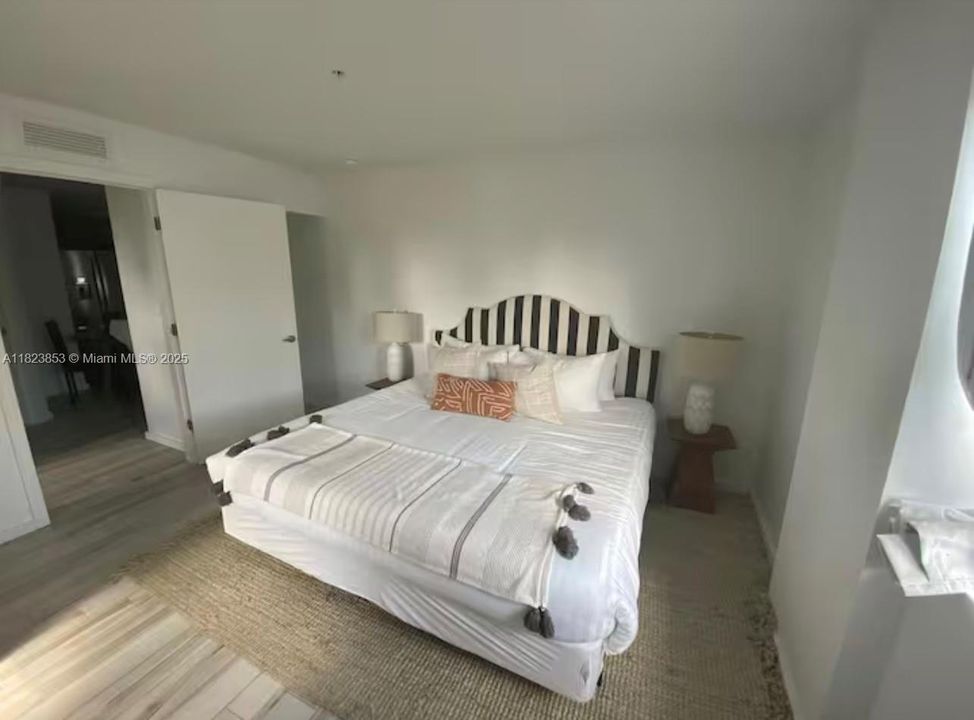 For Sale: $480,000 (2 beds, 2 baths, 836 Square Feet)