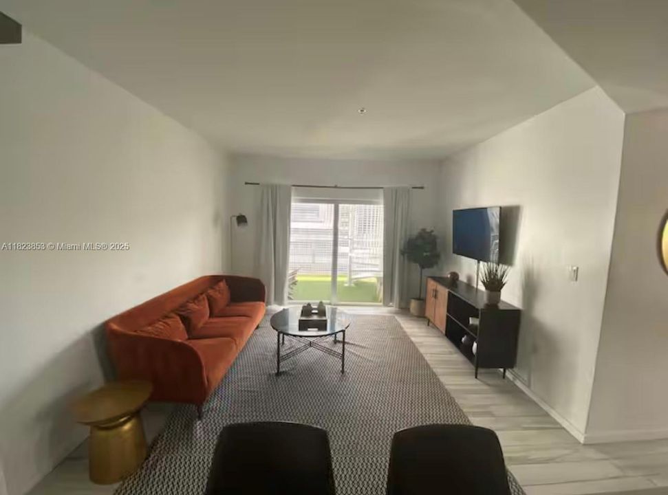 For Sale: $480,000 (2 beds, 2 baths, 836 Square Feet)