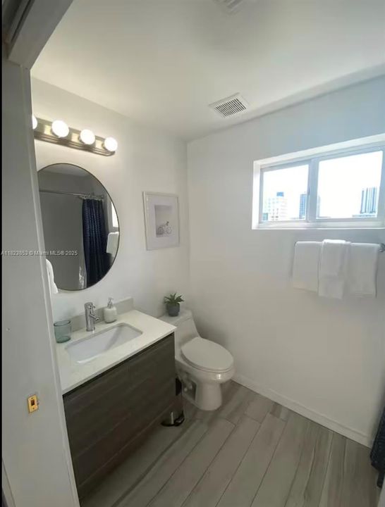 For Sale: $480,000 (2 beds, 2 baths, 836 Square Feet)