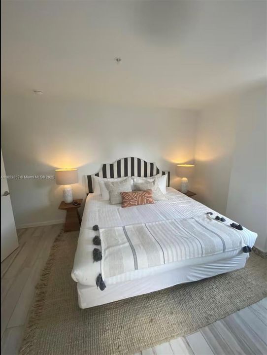 For Sale: $480,000 (2 beds, 2 baths, 836 Square Feet)