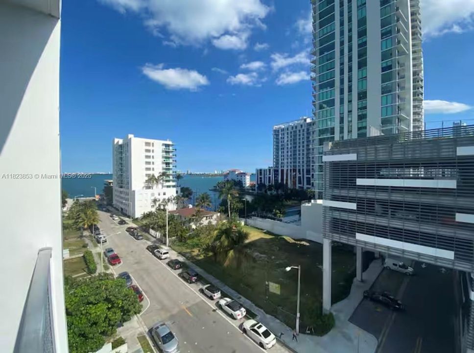 For Sale: $480,000 (2 beds, 2 baths, 836 Square Feet)