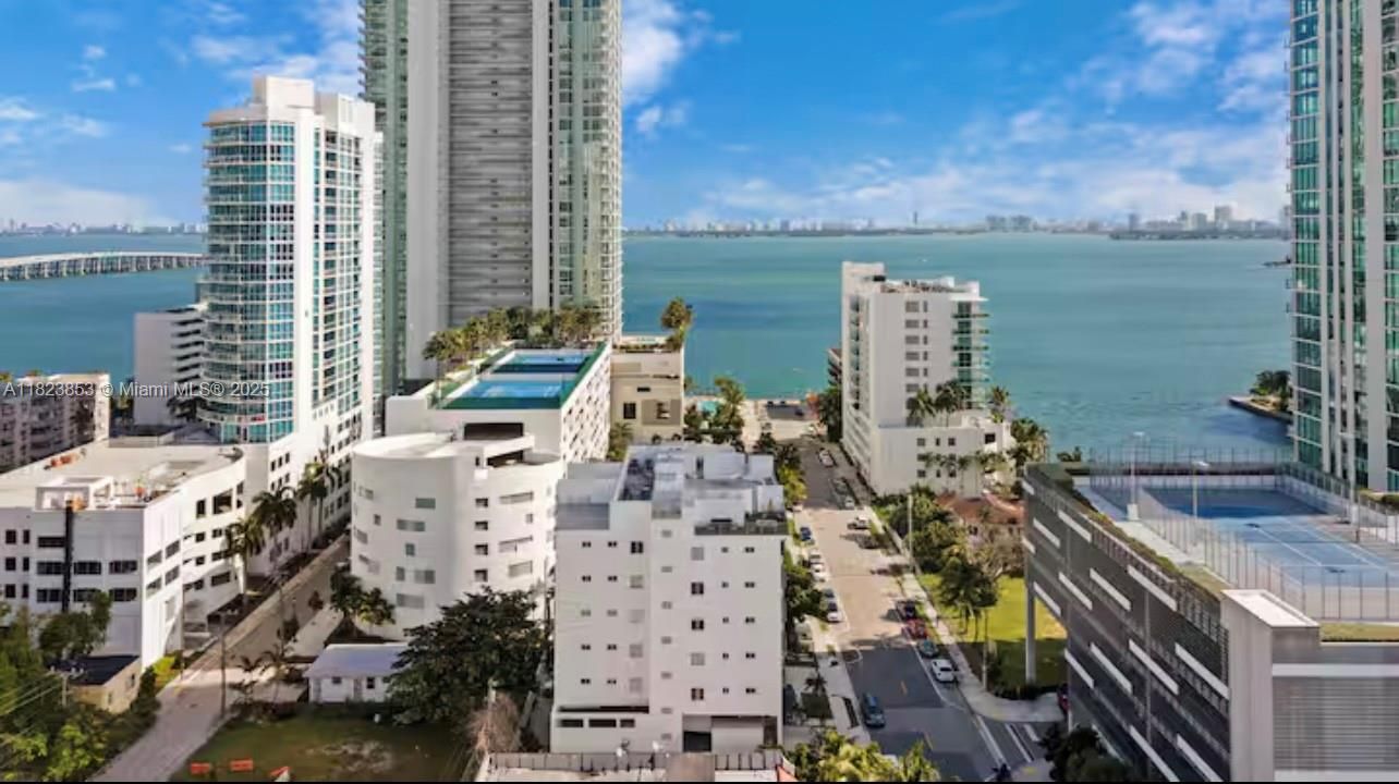 For Sale: $480,000 (2 beds, 2 baths, 836 Square Feet)