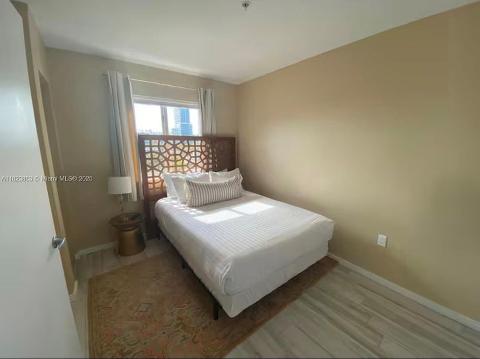 For Sale: $480,000 (2 beds, 2 baths, 836 Square Feet)
