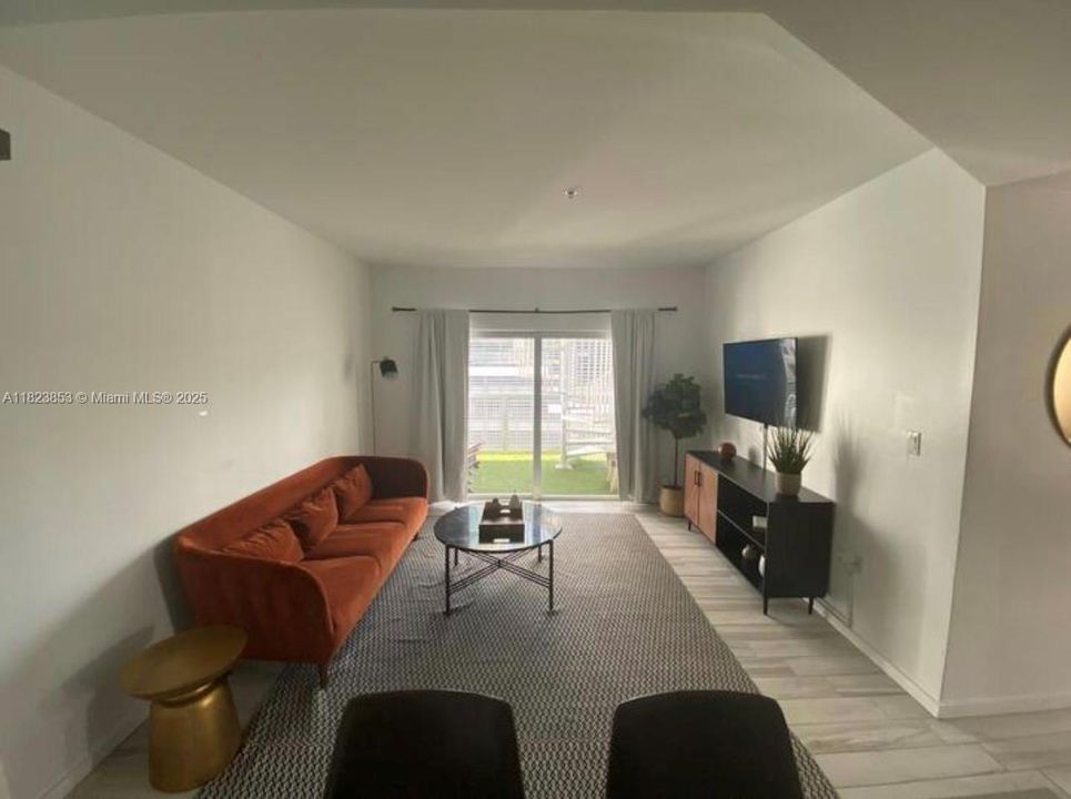 For Sale: $480,000 (2 beds, 2 baths, 836 Square Feet)